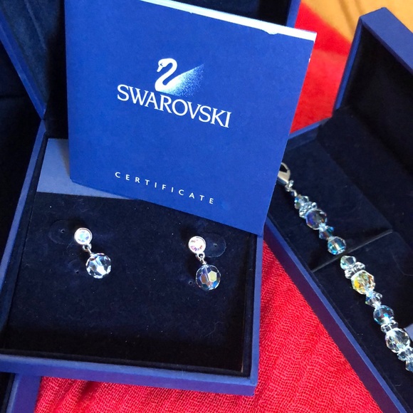 Swarovski Jewllery set (3) piece - Picture 2 of 8